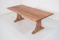 Table à manger en bois massif, fabrication artisanale, base en tréteaux durable, design rectangulaire pour cuisines et salles à manger