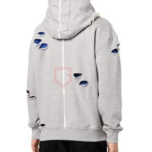 Sudadera con Capucha Gris Desgastada Personalizada con Pines y Parches Metálicos, Sudadera de Felpa de Algodón Grueso, Estilo Urbano - Product Image 2