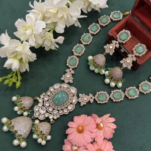 Conjunto de collar Polki de diseñador chapado en oro mate con pendientes, joyería nupcial Para Boda y celebración de fiesta - Product Image 1