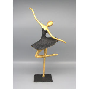 Escultura Figurativa de Bailarina, Hecha a Mano en Metal, Decoración Artística para Escritorio, Base Negra, Figura Dorada, Adorno para Mesa de Sala de Estar - Product Image 1