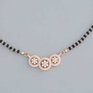 Mangalsutra pour femmes en alliage de zinc orné de zircon 176889, motif floral, bijoux de mariage - Product Image 1