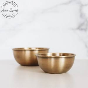 Ensemble de luxe de qualité de 2 bols en laiton avec finition en or brossé utilisé pour servir les nouilles et la décoration de Table à manger. - Product Image 1