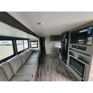 Remolque de Viaje Negro GSL 296BHS 2024 de 36'3" con Capacidad para 6 Personas, Calentador de 35000 BTU y Tanque de Agua Dulce de 45 Galones - Product Image 2