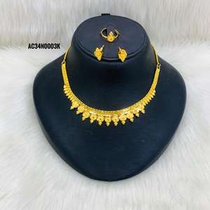 Ensemble de colliers à chaîne en plaqué or pour femmes avec pendentif à motif floral bijoux de mode pour les fêtes et les mariages - Product Image 1