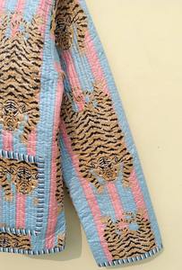 Couverture matelassée en coton indien fait main, imprimé à la main, style bohème, hiver, pour femmes, réversible, manches longues, deux poches avant, imprimé tigre - Product Image 5