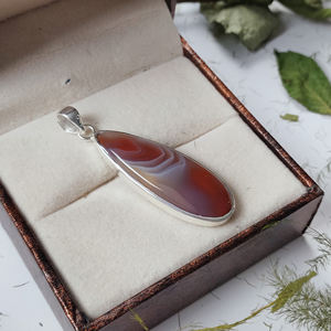 Pendentif en argent massif 925 avec pierre précieuse rouge du Botswana en forme de goutte, bijoux faits à la main, vente en gros - Product Image 4