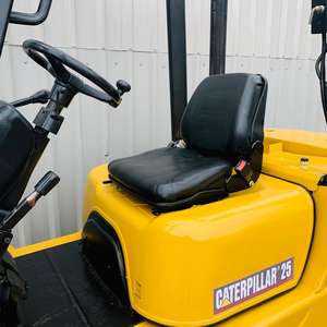 Chariot élévateur diesel CAT DP25K d'occasion en bon état - Product Image 3