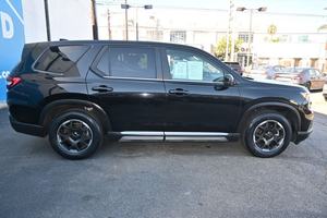 Honda Pilot EXL FWD 2024 con Asientos Captain's Chairs - Product Image 2