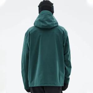 เสื้อแจ็คเก็ตฤดูหนาวสีเขียวสำหรับผู้ชายแบบสั่งทำพิเศษ กันน้ำ สำหรับเล่นสกีและสโนว์บอร์ด พร้อมคุณสมบัติกันลม และกระเป๋าแบบคาร์โก้ - Product Image 2