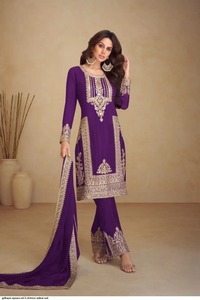 Salwar Kameez prêt-à-porter en chinon lourd avec broderie pour les fêtes et les festivals, vente à l'exportation - Product Image 2