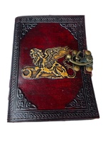 Créature mythologique grecque qui est à la fois lion et femme, journal en cuir vintage, couverture jaune authentique, livre de sorts Wiccan