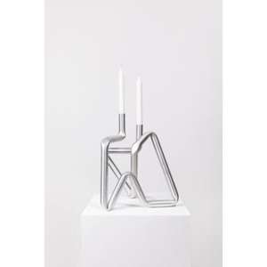 Bougeoir en aluminium d'inspiration antique avec un attrait intemporel et un savoir-faire artistique haut de gamme pour un style de maison classique - Product Image 4