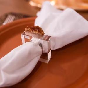 Servilleteros de resina con tema festivo con diseño inspirado en el arte moderno para el estilo de la cena en casa y las celebraciones - Product Image 4