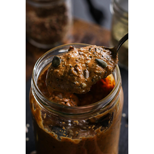 Tartinade crémeuse au chocolat et aux noix avec une saveur terreuse riche dans chaque cuillerée - Product Image 1