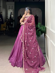 Tradition tissé Lehenga Choli en magenta Mélange parfait de culture et de couture pour les occasions de fête Séchage rapide toutes saisons - Product Image 2