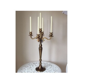 Portavelas de aluminio de diseño clásico con candelabros de cinco brazos de calidad superior a buen precio en la India - Product Image 1