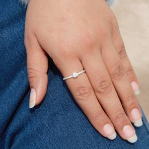 Bague solitaire en argent sterling 925 coupe ronde minimaliste bijoux en moissanite empilables simples - Product Image 3