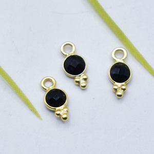 Pendentif en onyx noir naturel, trois rawa, rond, facetté, serti, petit charme, fait à la main, plaqué or, cadeau vendu à l'unité - Product Image 4