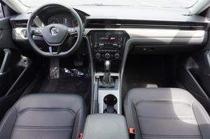 Offre exceptionnelle : Volkswagen Passat 2.0T SE FWD d'occasion 2022 - Product Image 2