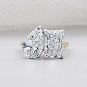 Anillo Radiante de Dos Tonos con Diamantes Cultivados en Laboratorio Toi Et Moi, Certificados por IGI - Product Image 1