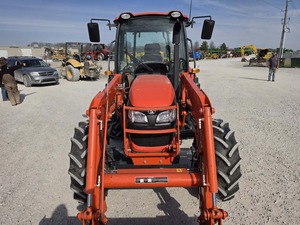 Tractor agrícola Kubota M7060 4x4 con ruedas, precio de fábrica, en venta a un precio muy económico. - Product Image 4