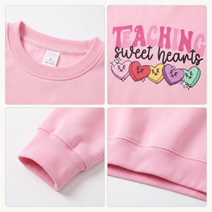 Sudadera Oversize de Felpa Rosa para Mujer con Estampado Gráfico de San Valentín para Maestras - Product Image 4