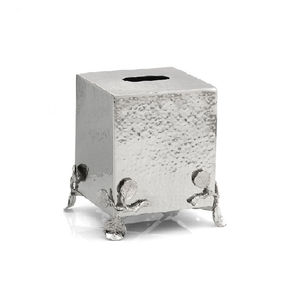 Caja de pañuelos antigua en metal martillado con diseño grande perfecta para almacenamiento de servilletas decorativas y uso de vajilla - Product Image 5