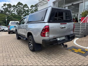 Voiture d'occasion de qualité à prix abordable, Toyota Hilux 2.8 GD-6 Raider 4x4, cabine étendue, conduite à droite, modèle 2020 - Product Image 5