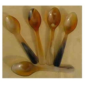 Cuillères en corne naturelle faites à la main avec manche, excellent design, petit ustensile de cuisine pour assaisonnement, sucre, vente en gros en provenance d'Inde - Product Image 1