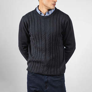 Pull à encolure ras du cou en tricot torsadé noir pour hommes - Product Image 6