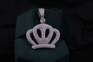 Pendentif Croix Personnalisé en Argent 925 Style Hip Hop, Design Tendance Streetwear Sertie de Diamants Moissanite, Breloques Personnalisées - Product Image 2