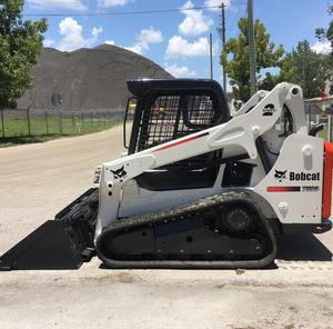 Tracteur compact Bobcat T66, équipement robuste, qualité supérieure, performances fiables, capacité de charge de 3000 kg, moteur testé. - Product Image 6