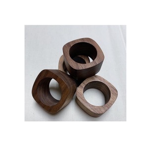 Anneaux de serviette en bois de luxe conçus pour les arrangements de table raffinés, les dîners, les célébrations, les mariages, les hôtels et les maisons - Product Image 1