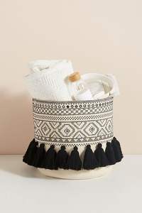 Panier en corde macramé avec poignées pour un transport facile et un rangement polyvalent dans n'importe quelle pièce - Product Image 2