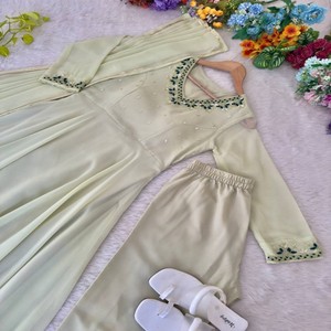 Elegante vestido de fiesta en Premium Fox Georgette bordado a mano cuello y manga con Gotta Patti Dupatta y pantalón - Product Image 2