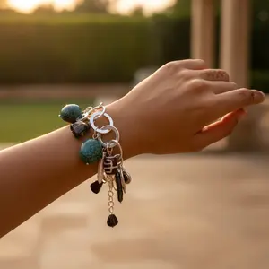 Bracelet de charme pour femmes avec pierres précieuses Bijoux en argent - Product Image 1