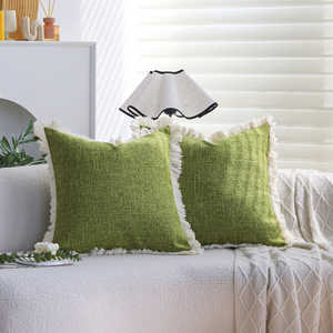 Fundas de Almohada Decorativas de Lana con Estampado Floral de Estilo Boho-Chic, Paquete de 2, Incluye Tamaños de 12x20 Pulgadas y 18x18 Pulgadas - Product Image 2