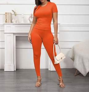 Conjunto de yoga naranja para mujer, ropa deportiva sin costuras, top de sujetador corto de dos piezas con mallas de cintura alta, ropa de entrenamiento elegante - Product Image 5