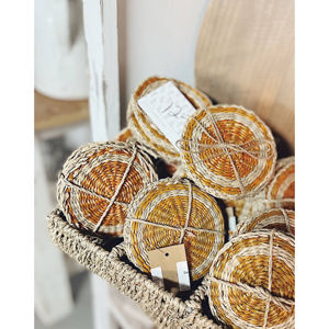 High Quality Natural Seagrass Plaiting Handmade Heat Insulating <b>Woven</b> <b>coaster</b> Water Hyacinth Round <b>Woven</b> Dining <b>Coasters</b> - Product Image 2