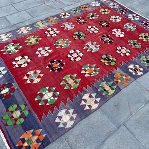 Alfombra Turca Vintage de 5.7x8.9 pies (174x272 cm), Alfombra Kilim Roja y Azul Abstracta - Product Image 3