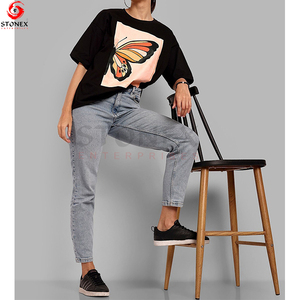 Camiseta personalizada para mujer Añade tu logotipo Impresión de transferencia de calor Verano cuello en V Camisetas para mujer - Product Image 5