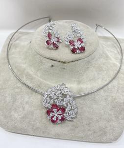 Ensemble de bijoux de luxe en cristal de fleurs ensemble de colliers élégants de feuilles et de fleurs tour de cou et boucles d'oreilles florales en argent brillant pour femmes - Product Image 4