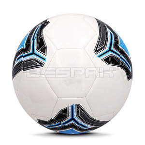 Surface de qualité supérieure pour matchs de football, durable, idéale pour l'entraînement, les pratiques, les matchs de club et les sports d'équipe. - Product Image 6