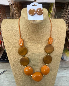 Conjunto de collar y pendientes con cuentas de resina ámbar de calidad superior Joyería de moda en patrón de modelo de estilo Ángel - Product Image 2