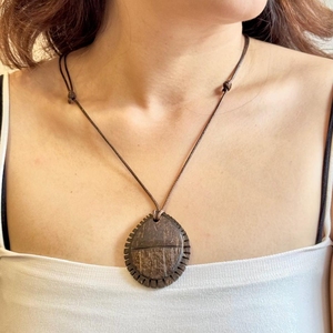 คอลเลกชั่นสร้อยคอเปลือกหอยมะพร้าวทำมือสไตล์ชนเผ่าเป็นมิตรกับสิ่งแวดล้อมเครื่องประดับแฟชั่นที่เป็นมิตรกับสิ่งแวดล้อมจากประเทศอินโดนีเซีย - Product Image 4