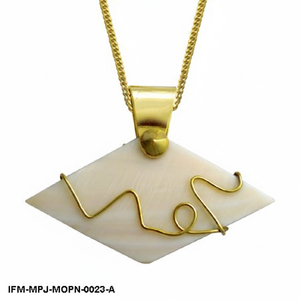 Collier pendentif géométrique en nacre fait main avec des accents de fil doré - Product Image 4