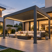 Pergola motorisée moderne en aluminium avec lames orientables, éclairage LED et capteur de pluie intelligent pour terrasse et jardin