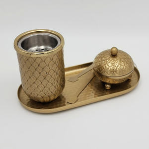 Brûleur d'encens en métal avec design gravé à la main, ensemble avec un couvercle en acier inoxydable et un plateau martelé pour la méditation à domicile, l'aromathérapie - Product Image 1