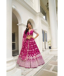 Lehenga Choli de mariée en gros pas cher pour femmes en couleur lavande avec des perles imprimées et des paillettes lourdes - Product Image 6