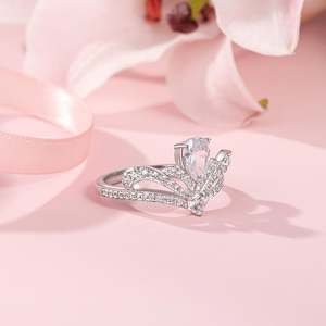 Bague de fiançailles Jeulia en moissanite taille poire, design couronne, argent sterling plaqué rhodium - Product Image 6